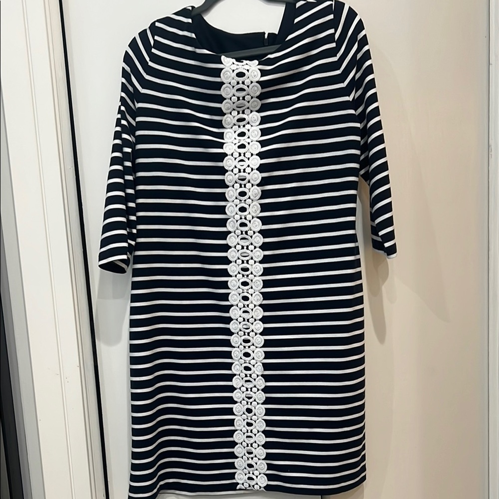 Sandra Darren Navy blue and White Cowl Neck Sheath Dress